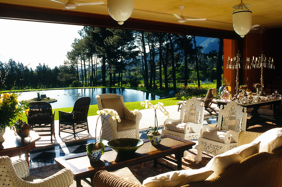 Lounge with a view of the pond